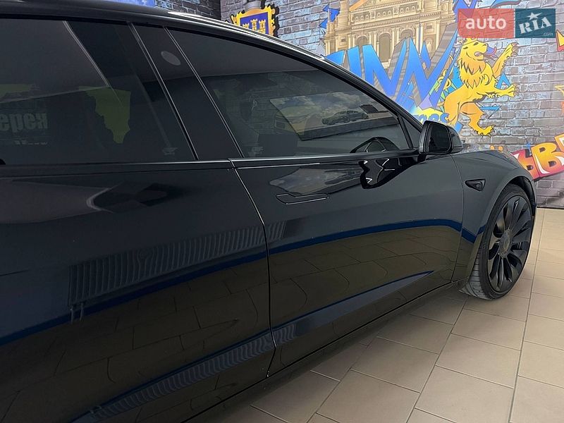 Седан Tesla Model 3 2022 в Львові