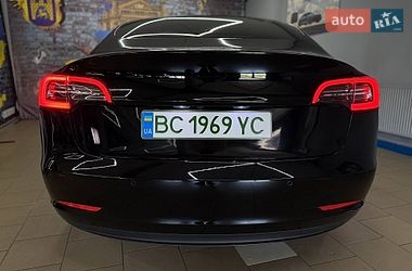 Седан Tesla Model 3 2022 в Львові