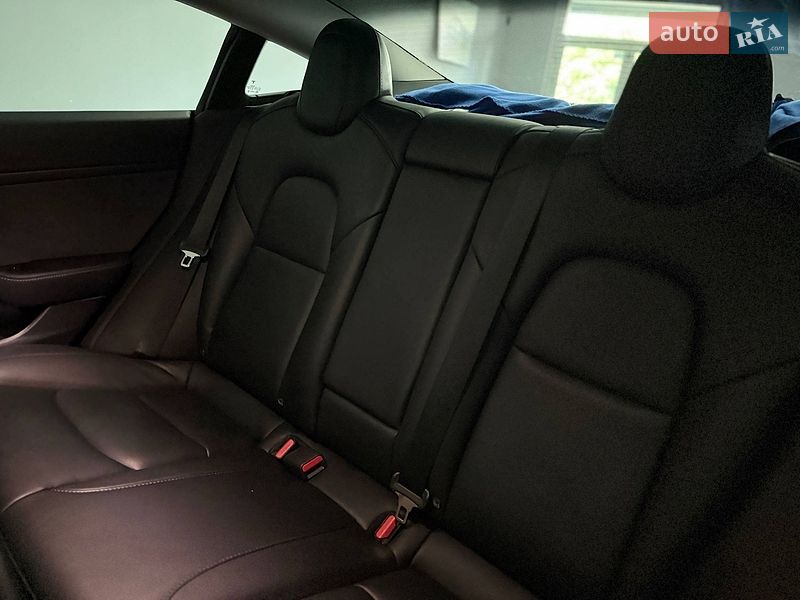 Седан Tesla Model 3 2022 в Львові