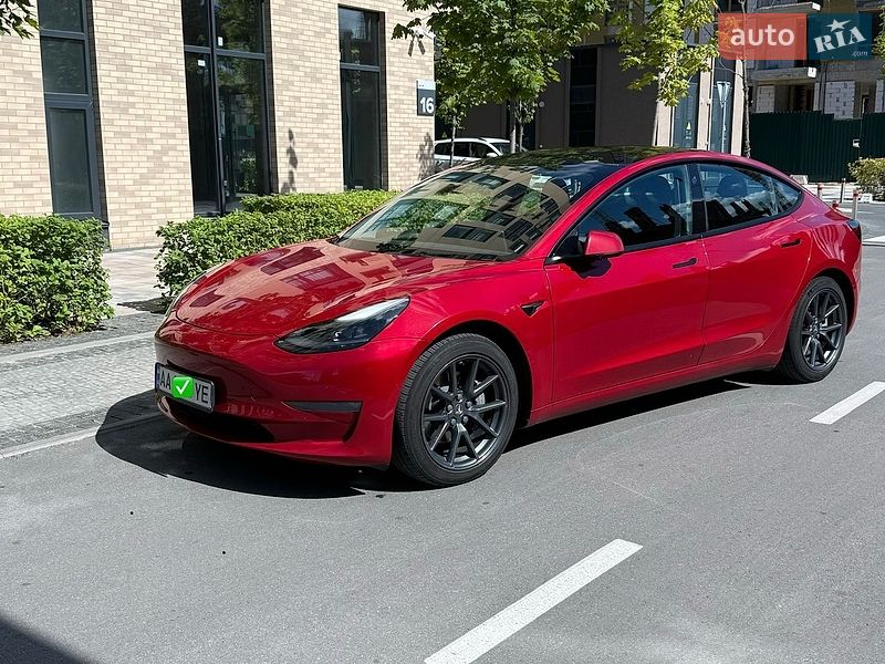 Седан Tesla Model 3 2022 в Киеве