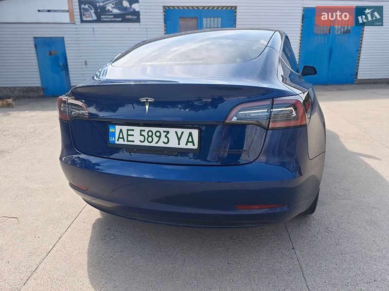 Седан Tesla Model 3 2021 в Томаковке