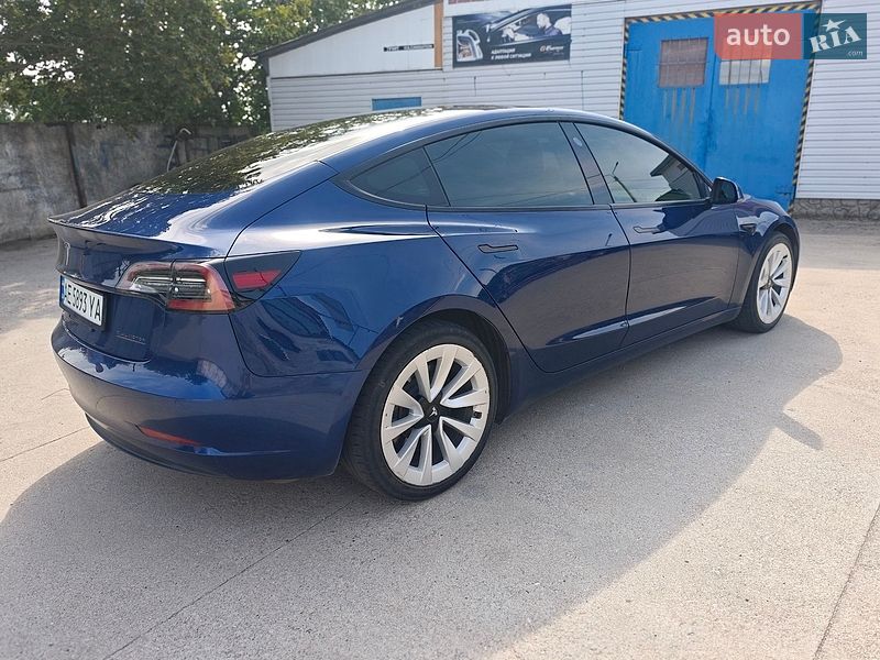 Седан Tesla Model 3 2021 в Томаковке