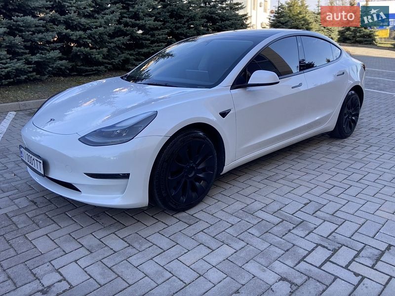 Седан Tesla Model 3 2023 в Києві