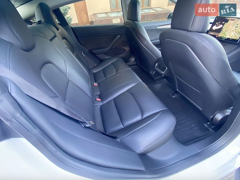 Седан Tesla Model 3 2023 в Києві