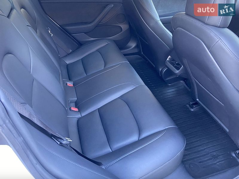 Седан Tesla Model 3 2023 в Києві