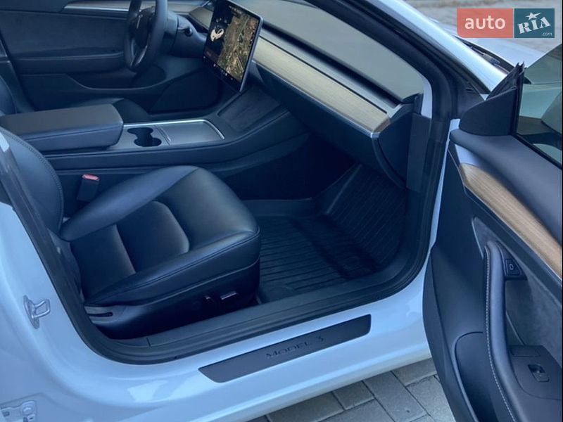 Седан Tesla Model 3 2023 в Києві