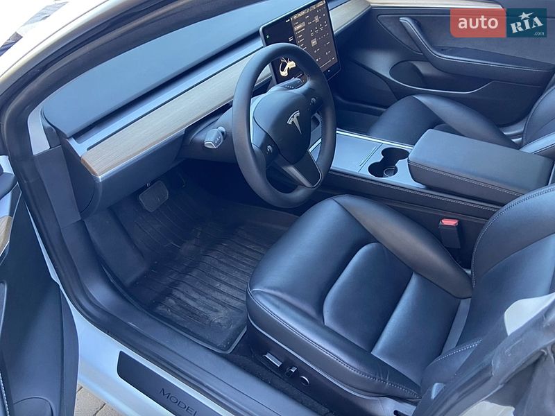 Седан Tesla Model 3 2023 в Києві