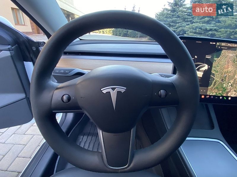 Седан Tesla Model 3 2023 в Києві