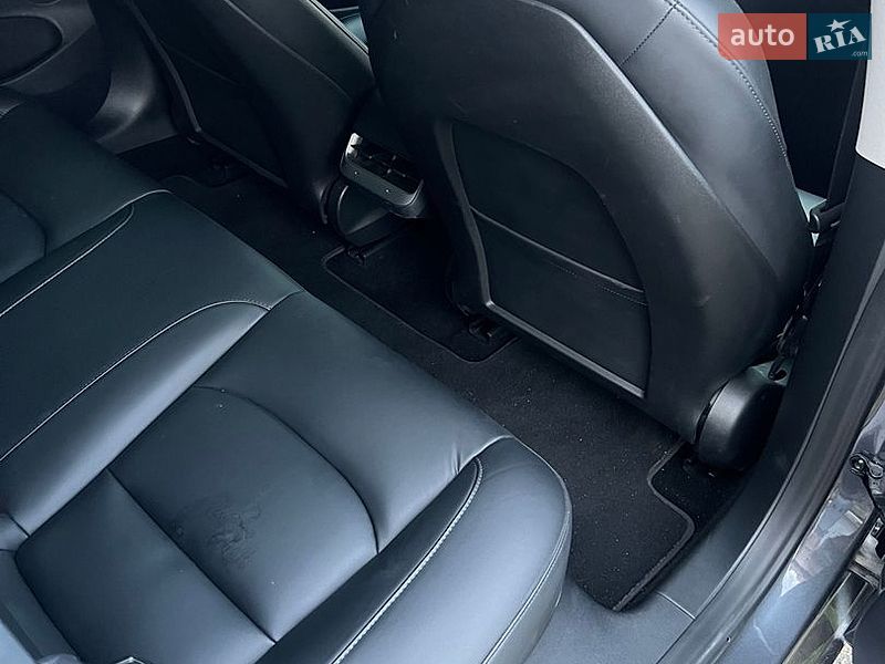 Седан Tesla Model 3 2021 в Днепре