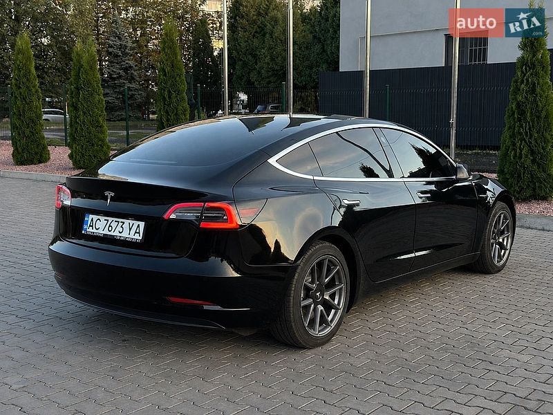 Седан Tesla Model 3 2019 в Луцьку