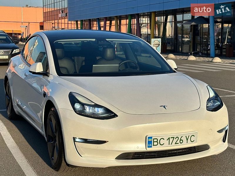 Седан Tesla Model 3 2022 в Киеве