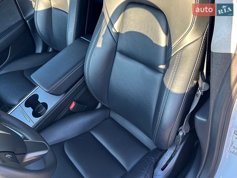 Седан Tesla Model 3 2022 в Киеве