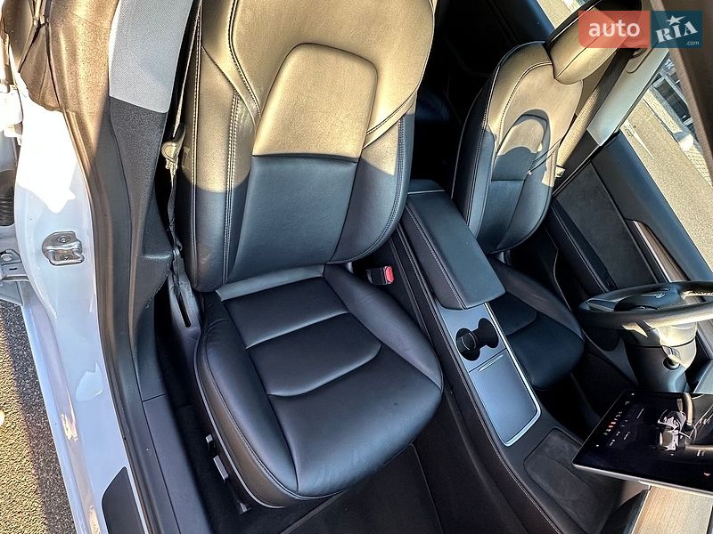 Седан Tesla Model 3 2022 в Киеве