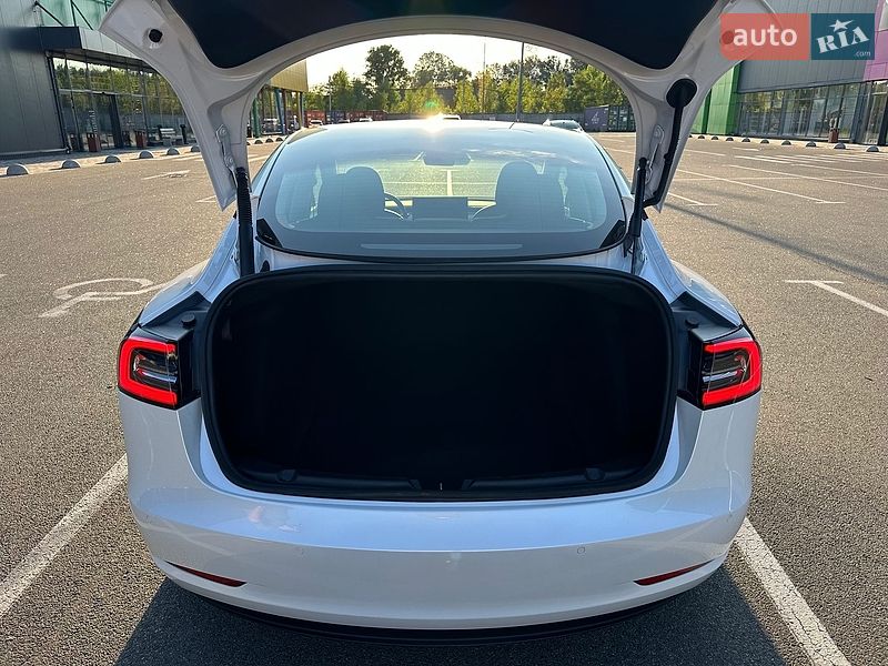 Седан Tesla Model 3 2022 в Киеве