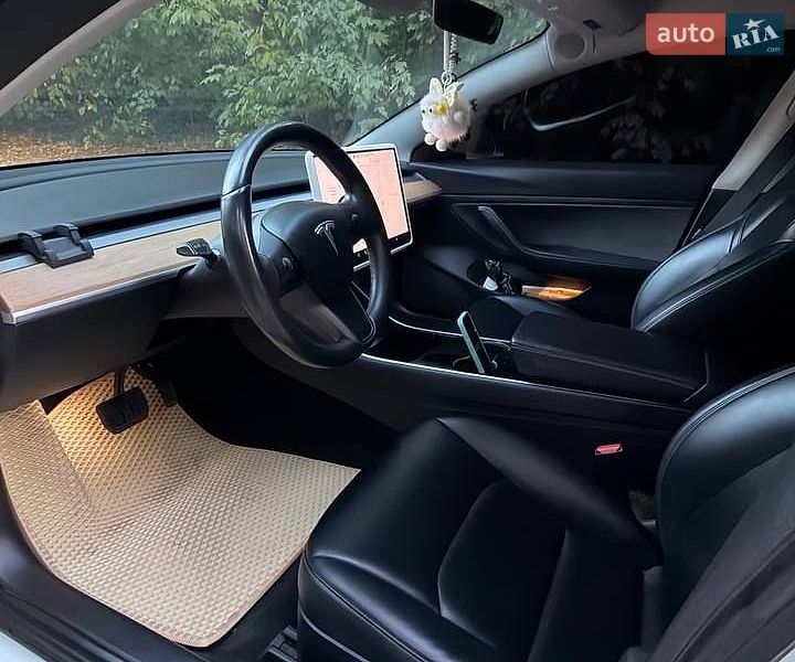 Седан Tesla Model 3 2018 в Харкові