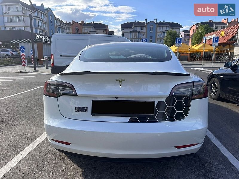 Седан Tesla Model 3 2018 в Киеве