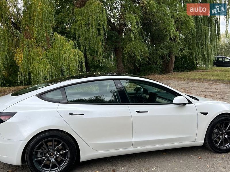 Седан Tesla Model 3 2021 в Млинове
