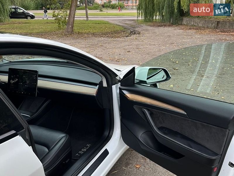 Седан Tesla Model 3 2021 в Млинове