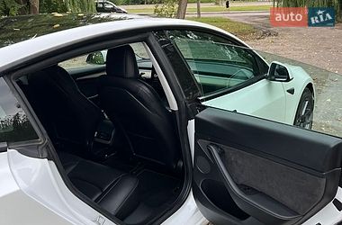 Седан Tesla Model 3 2021 в Млинове