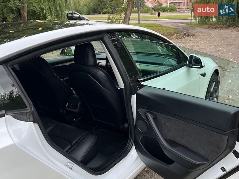 Седан Tesla Model 3 2021 в Млинове
