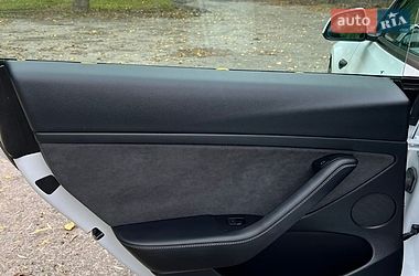 Седан Tesla Model 3 2021 в Млинове