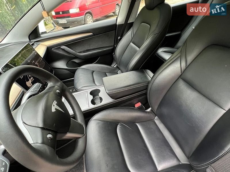 Седан Tesla Model 3 2021 в Млинове