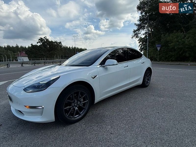 Седан Tesla Model 3 2020 в Обухові