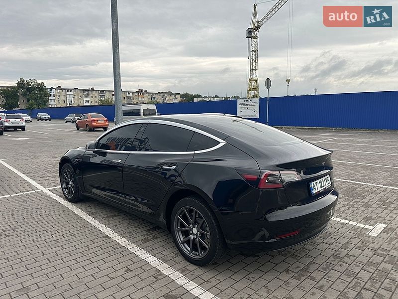 Седан Tesla Model 3 2018 в Ивано-Франковске