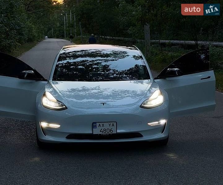 Седан Tesla Model 3 2018 в Харкові