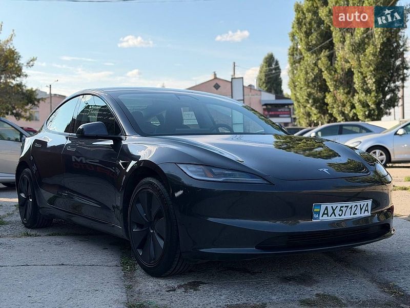 Tesla Model 3 2024