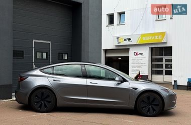 Седан Tesla Model 3 2025 в Киеве