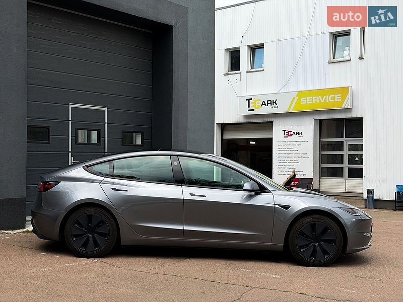 Седан Tesla Model 3 2025 в Киеве