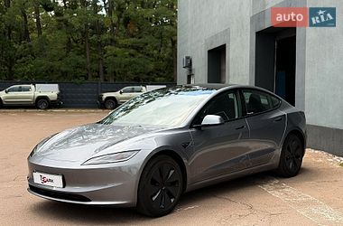 Седан Tesla Model 3 2025 в Киеве