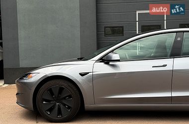 Седан Tesla Model 3 2025 в Киеве