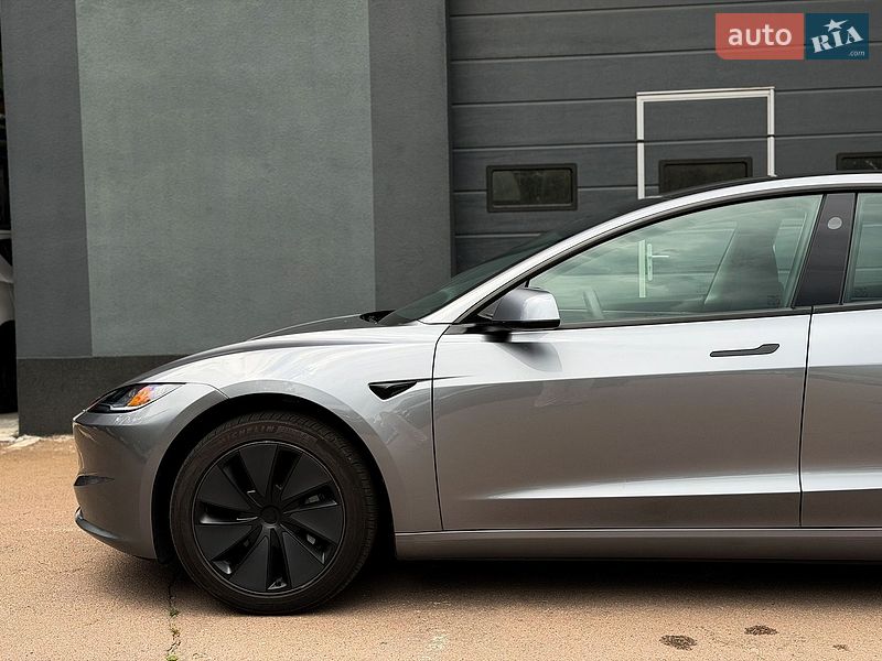 Седан Tesla Model 3 2025 в Киеве