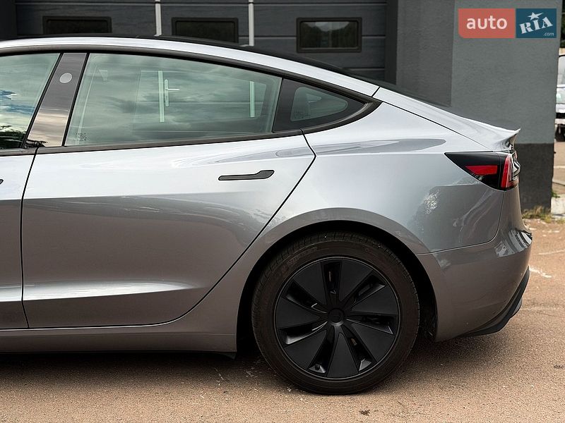Седан Tesla Model 3 2025 в Киеве