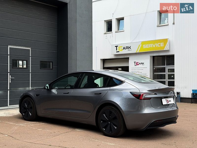 Седан Tesla Model 3 2025 в Киеве