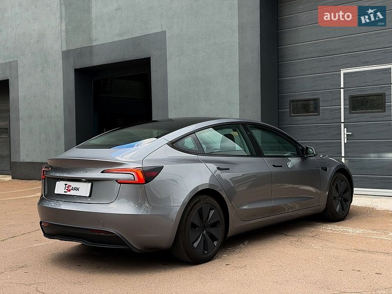 Седан Tesla Model 3 2025 в Киеве