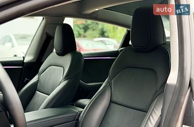 Седан Tesla Model 3 2025 в Киеве