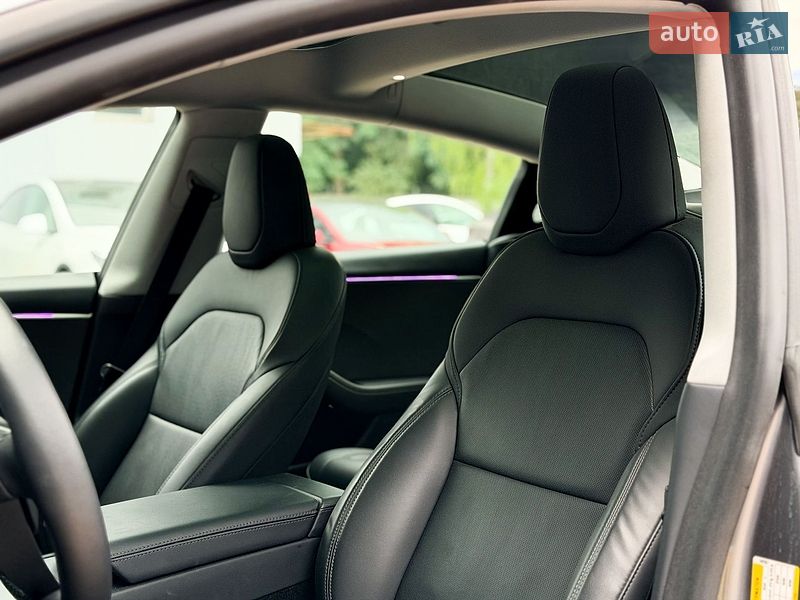 Седан Tesla Model 3 2025 в Киеве