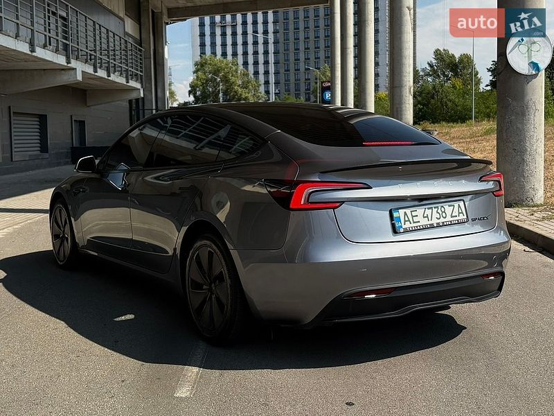 Седан Tesla Model 3 2024 в Києві