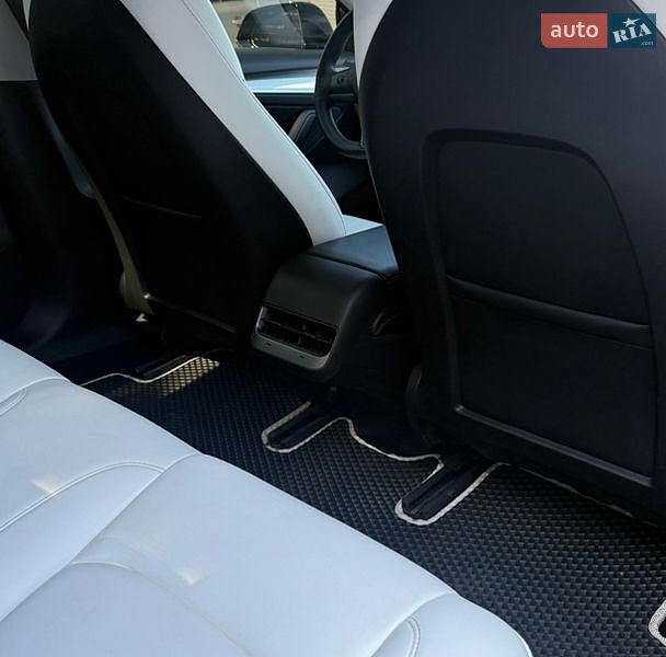 Седан Tesla Model 3 2021 в Кривому Розі