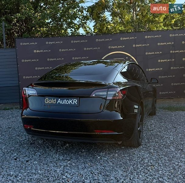 Седан Tesla Model 3 2021 в Кривому Розі