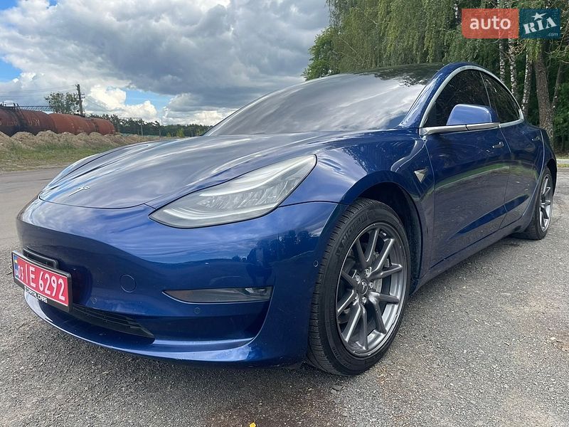 Седан Tesla Model 3 2019 в Луцке