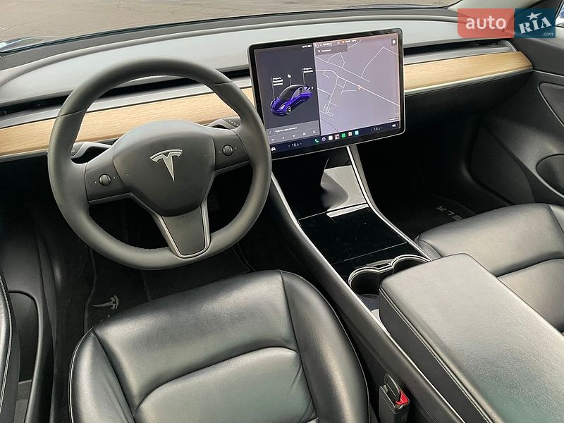 Седан Tesla Model 3 2019 в Луцке