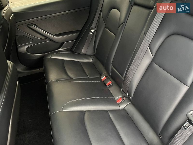 Седан Tesla Model 3 2019 в Луцке
