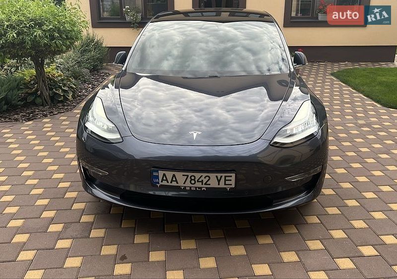 Седан Tesla Model 3 2019 в Киеве