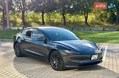 Седан Tesla Model 3 2024 в Рівному