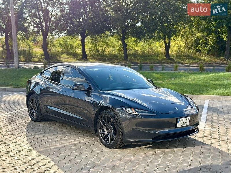 Седан Tesla Model 3 2024 в Рівному