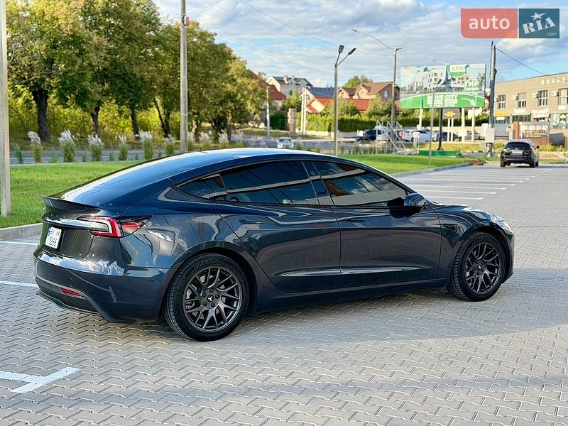 Седан Tesla Model 3 2024 в Рівному